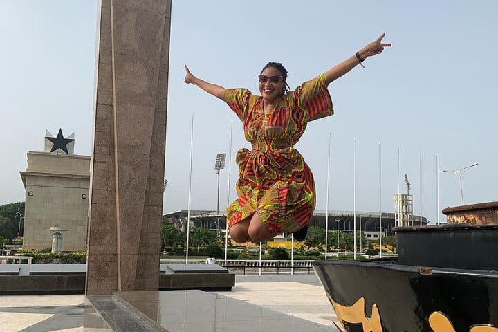 Accra Full-Day Cultural & Coastal Tour: Independence Square, Art Centre & Laboma Beach photo 4