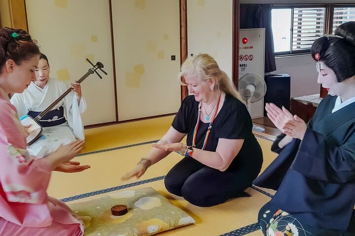 Exclusive Geisha Experience in Atami: Geigi Dance, Photos & Private Games photo 1