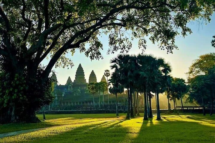2-Day Private Tour of Angkor Temples: Angkor Wat, Ta Prohm & Banteay Srei