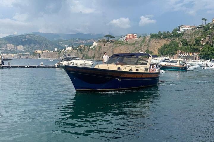 Shared Amalfi Coast Excursion — Sorrento to Positano, Amalfi & Emerald Grotto photo 2