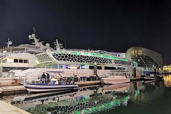 Lotus Mega Yacht: 3‑Hour Luxury Dinner Cruise Along Dubai’s Skyline