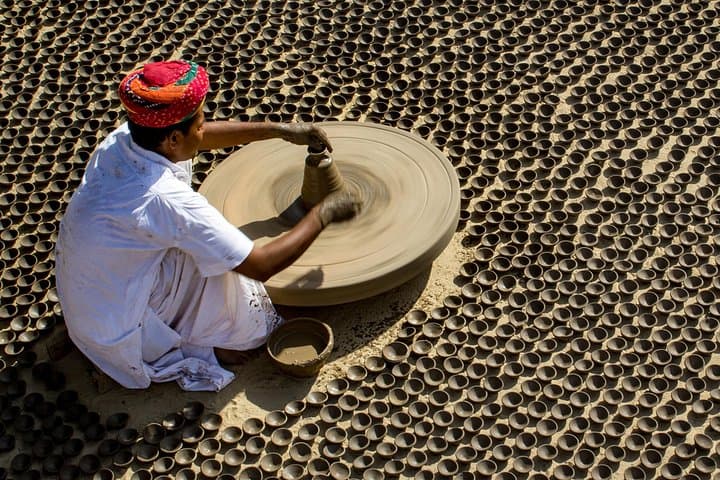 Half-Day Artisans of Singhasini Village Tour — Pottery, Weaving & Local Life near Jodhpur