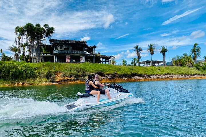 Jetskiing Guatapé: 1-Hour Reservoir Adventure at El Peñol photo 6