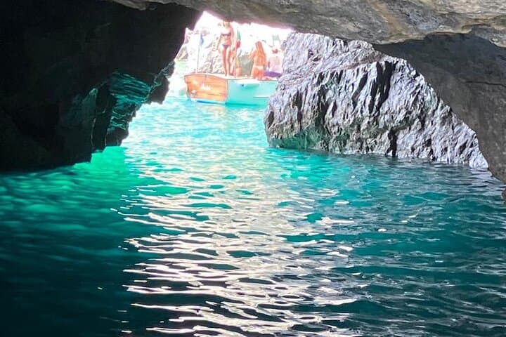 Capri Small-Group Boat Tour: Circumnavigation, Caves & Swimming photo 5