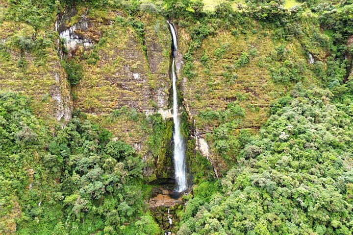 Hike to El Chorro de Giron Waterfall & Busa Lake Rim — Cuenca Full-Day Cloud-Forest Trek photo 3