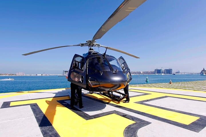 45-Minute Royal Helicopter Tour Over Abu Dhabi: Skyline, Sheikh Zayed & Coastal Vistas photo 5