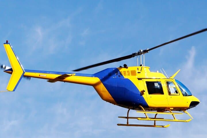 45-Minute Royal Helicopter Tour Over Abu Dhabi: Skyline, Sheikh Zayed & Coastal Vistas photo 4