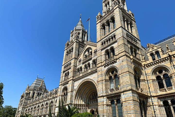Private Kids Tour: Natural History Museum & Dinosaur Gallery, London photo 2