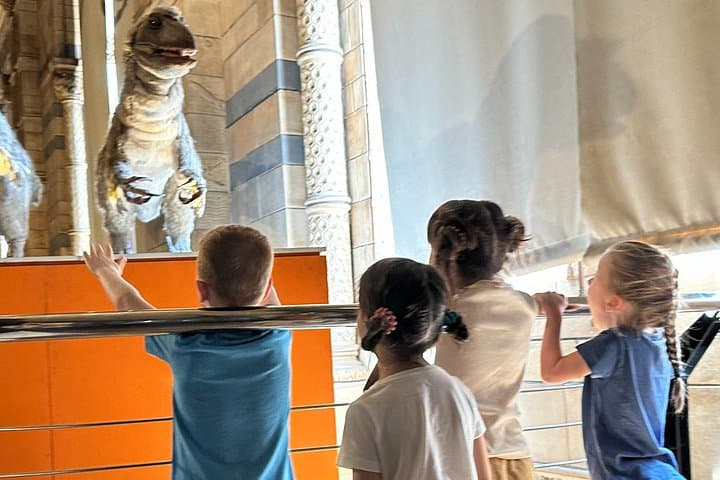 Private Kids Tour: Natural History Museum & Dinosaur Gallery, London photo 1