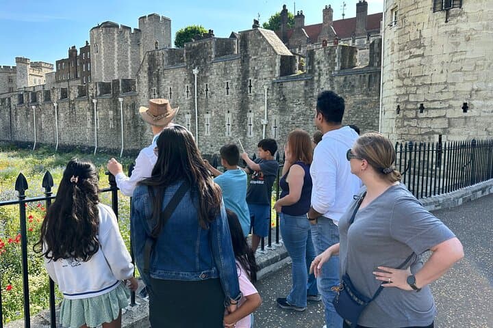Tower of London Private Tour with Blue Badge Guide — Crown Jewels & Historic Highlights photo 3