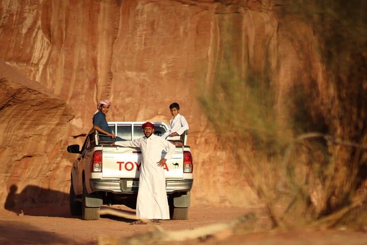 Wadi Rum 2-Day Jeep Tour: Bedouin Camp, Red Dunes & Stargazing