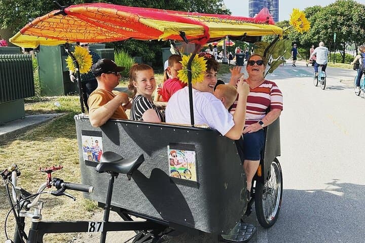Lincoln Park Secrets: Private Pedicab Tour of Chicago's Hidden Gems photo 3