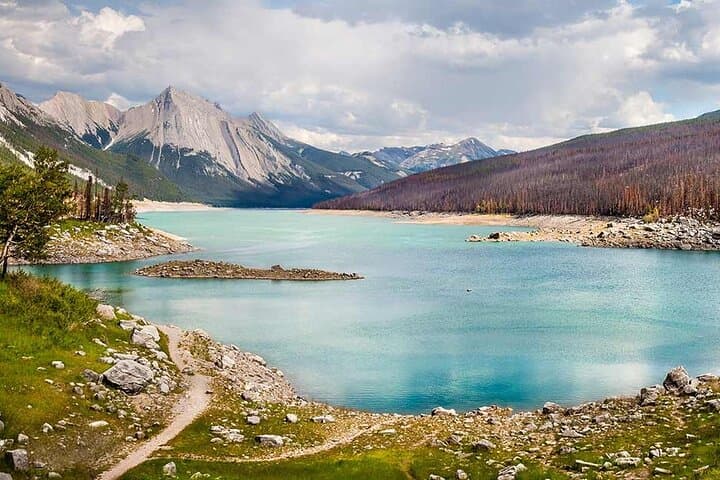 2-Day Private Jasper National Park Tour — Icefields Parkway, Maligne Lake & Wildlife photo 6