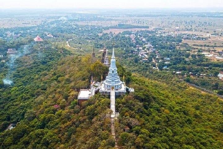 Private Oudong Temples & Phnom Prasith Day Tour from Phnom Penh