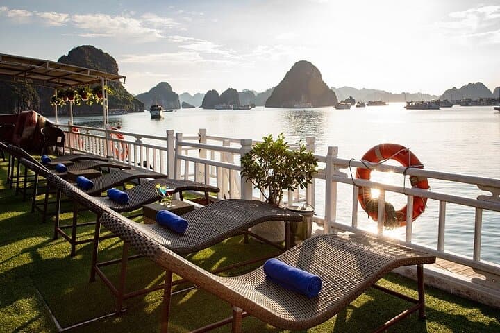 Overnight Ha Long Bay Cruise: Surprise Cave, Titov Island & Kayaking photo 6