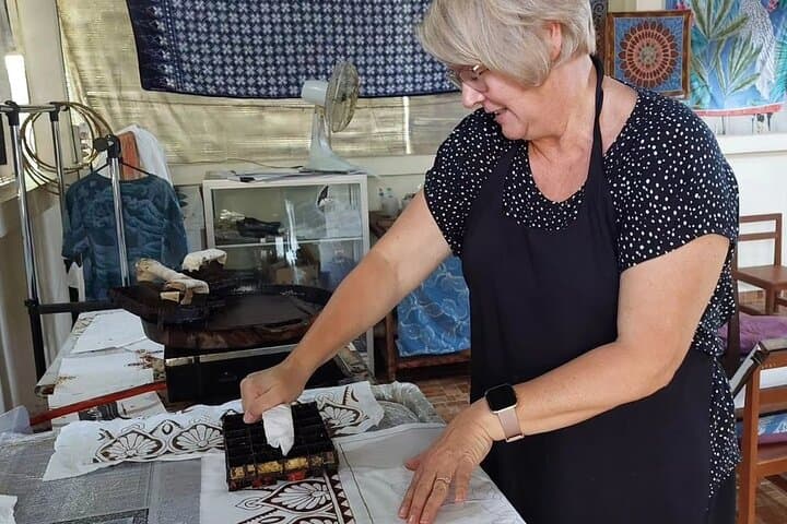 Full-Day Private Batik Class and Taman Mini Indonesia Tour in Jakarta photo 3