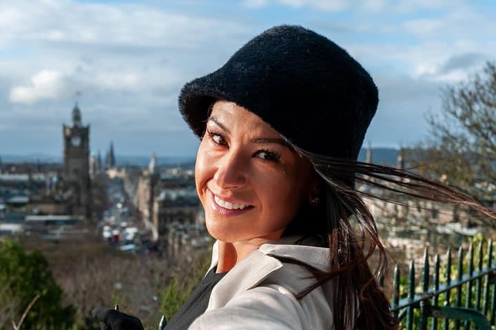 Original Edinburgh Private Photoshoot Walking Tour — 14 Iconic Locations photo 4