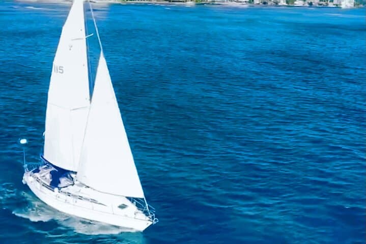 Private Oahu Island Tour with Turtle Snorkel and Waikiki Sail photo 1