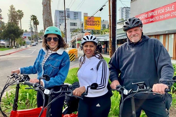 Early Bird Beverly Hills E-Bike Tour: Glide Rodeo Drive & Beverly Gardens at Dawn photo 3