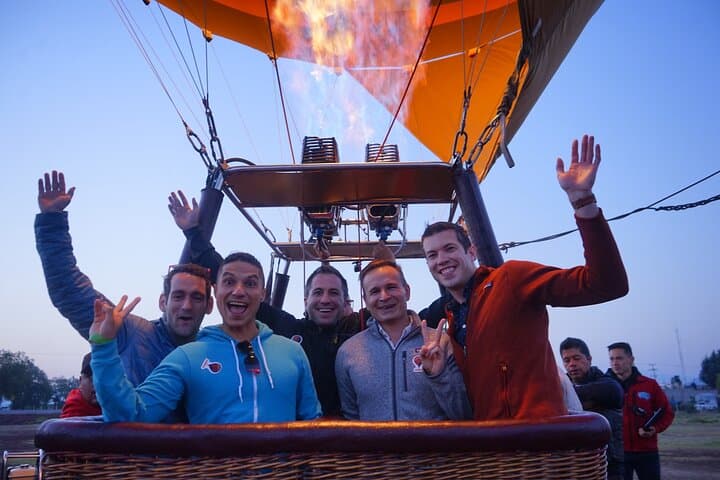 Dawn Balloon Flight Over Teotihuacan: Pyramids, Toast & Breakfast