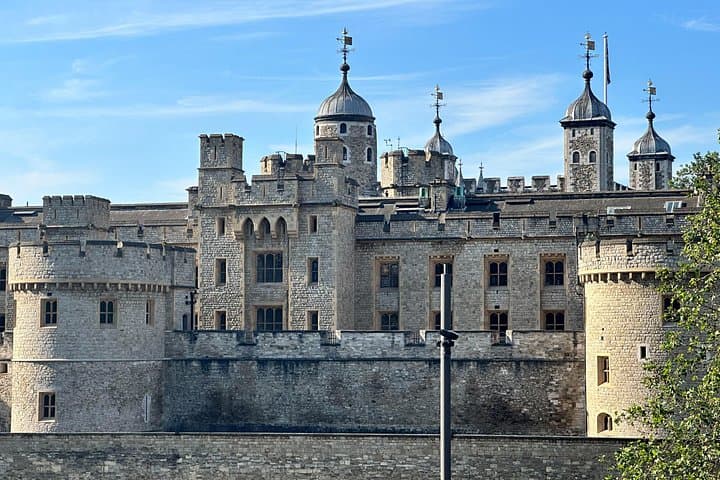 Tower of London Private Kid-Friendly Tour with Blue Badge Guide photo 4