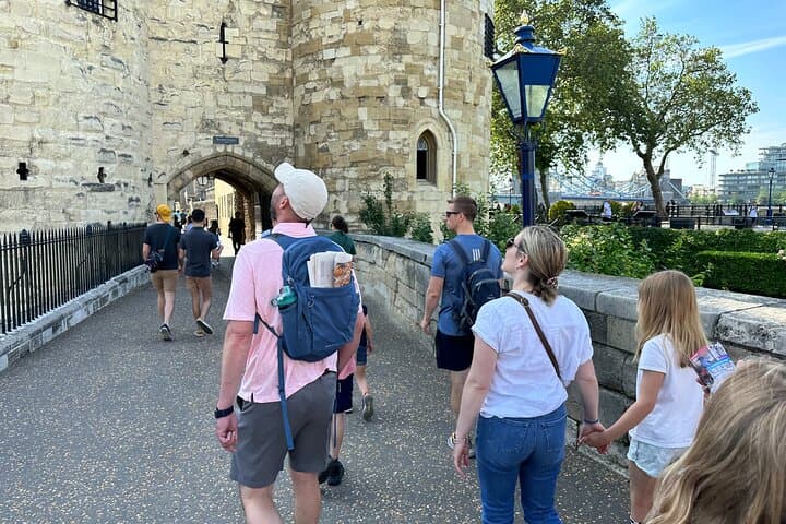 Tower of London Private Kid-Friendly Tour with Blue Badge Guide