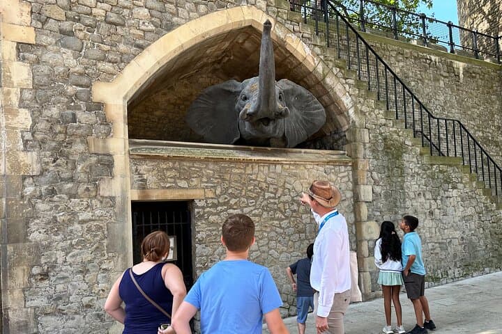 Tower of London Private Kid-Friendly Tour with Blue Badge Guide photo 6