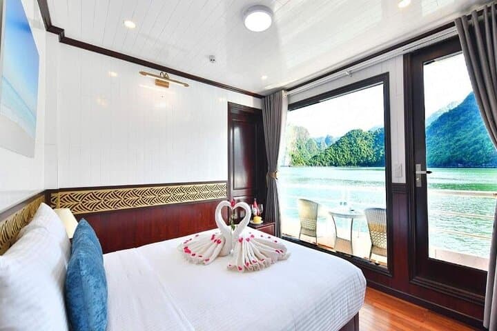 Halong Bay 2-Day Sapphire Cruise: Kayaking, Caves & Lan Ha Bay photo 4