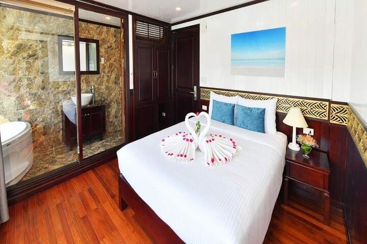 Halong Bay 2-Day Sapphire Cruise: Kayaking, Caves & Lan Ha Bay photo 5