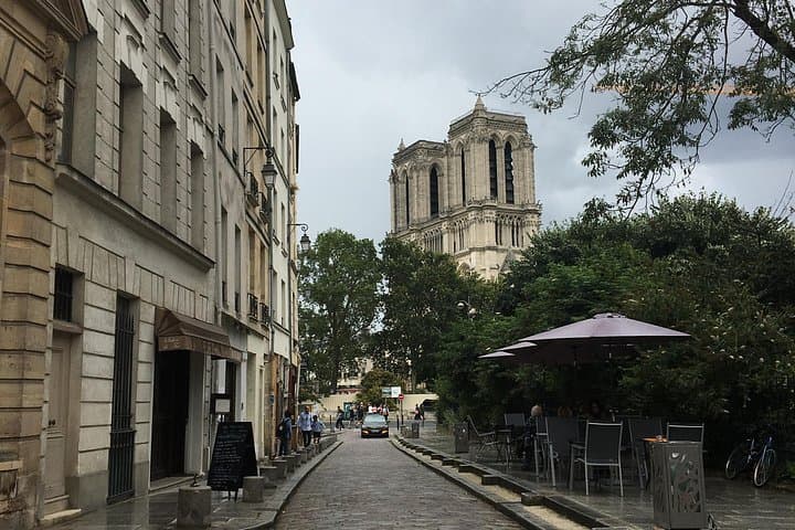 History of Paris Walking Tour: Ile de la Cite, Notre-Dame & Louvre photo 2