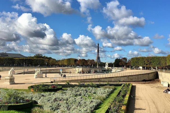 History of Paris Walking Tour: Ile de la Cite, Notre-Dame & Louvre photo 4