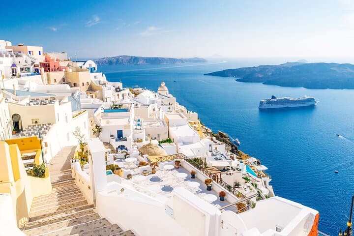 Caldera Walking Tour: Fira to Imerovigli — Santorini's Cliffside Walk photo 3