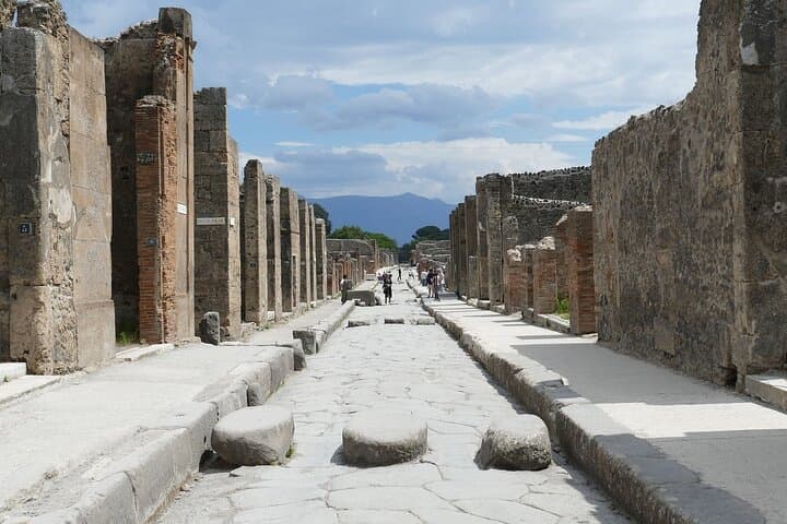 Pompeii and Mount Vesuvius Day Trip from Rome — Guided Tour with Lunch photo 6