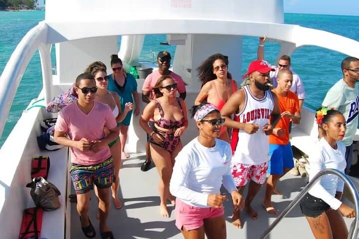 Punta Cana Party Boat: Catamaran Snorkel & Natural Pool Experience