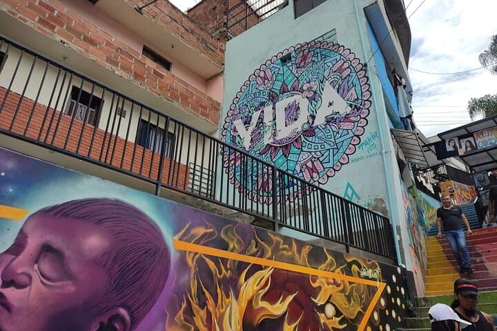 Medellín Dark Past and Bright Present: Pablo Escobar Sites and Comuna 13 Graffiti Tour photo 3