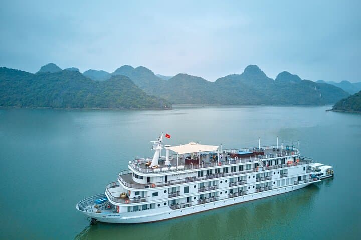 5-Star Lan Ha Bay Overnight Cruise: Kayaking, Cycling & Live Music on Paradise Grand photo 2