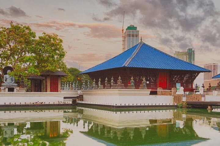 Full-Day Colombo Private City Tour: Temples, Markets & Coastal Views