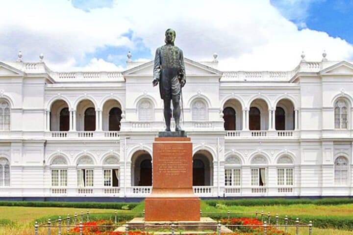 Full-Day Colombo Private City Tour: Temples, Markets & Coastal Views photo 3