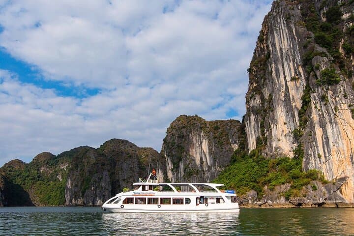4-Day Hanoi, Ninh Binh & Halong Bay Adventure: City Culture, Limestone Karsts & Island Cruise photo 6