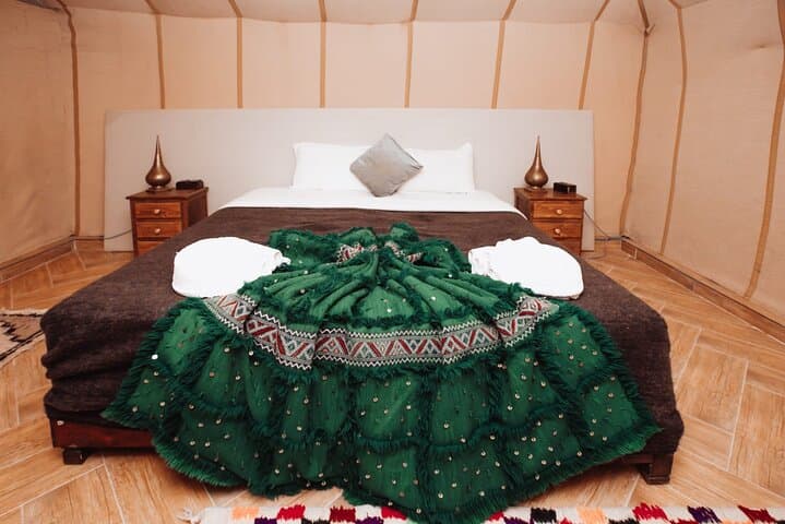 Merzouga Camel Trek & Overnight in Erg Chebbi — Sahara Sunrise and Berber Camp