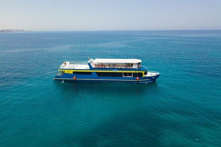 Hurghada Catamaran Conquest: 2-Hour Semi-Submarine & Snorkeling in the Red Sea