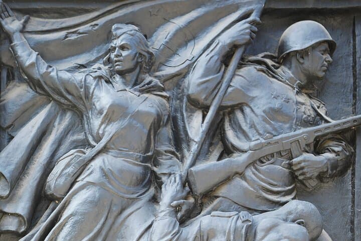 Explore Berlin's Soviet Heritage: Half-Day Bike Tour from Pankow to Brandenburg Gate photo 4