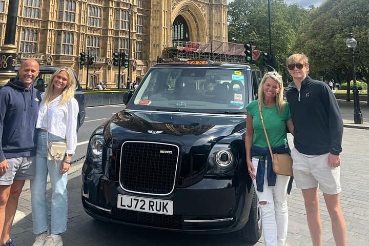 Southampton to London Private Transfer in a Classic Black Cab photo 2