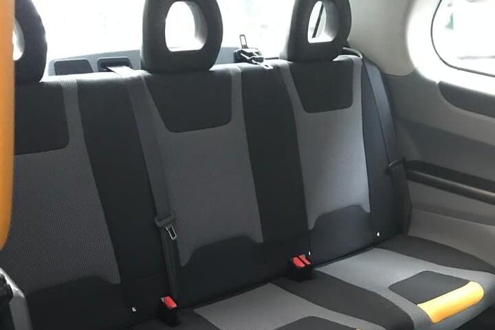 Southampton to London Private Transfer in a Classic Black Cab photo 5