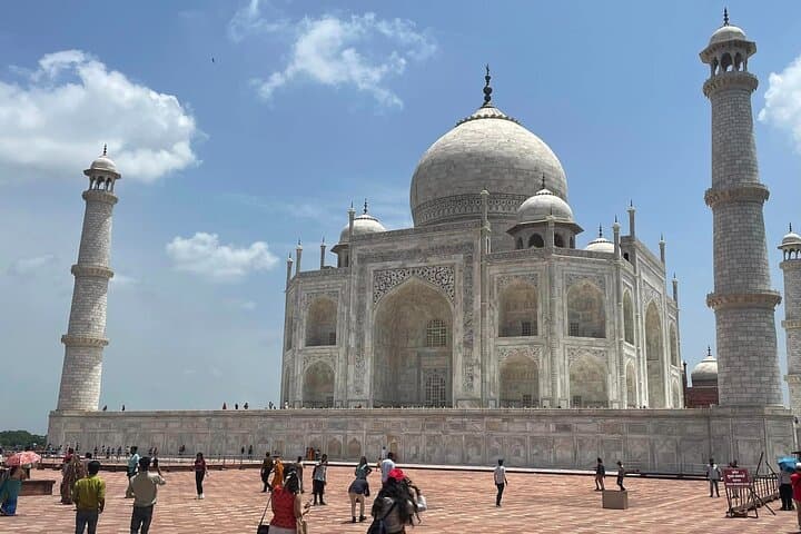 Full-Day Taj Mahal and Agra Fort Tour from Delhi — Round-Trip VIP Day Trip