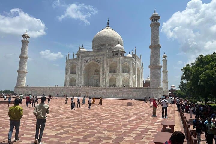 Full-Day Taj Mahal and Agra Fort Tour from Delhi — Round-Trip VIP Day Trip photo 3