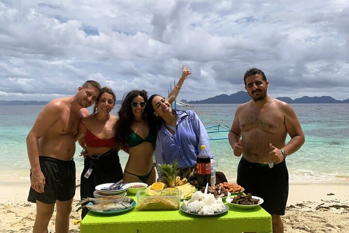 Private El Nido Tour C: Full-Day Island Hopping with Lunch