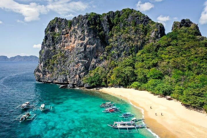 El Nido Private Tour D: Small Lagoon, Cadlao Lagoon & Secluded Beaches with Lunch photo 2