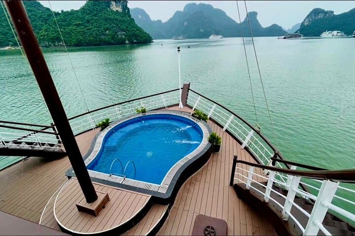 2-Day Rosa Cruise: Halong Bay & Lan Ha Bay Overnight from Hanoi
