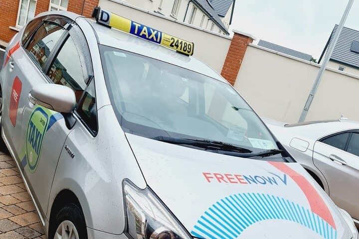 Dublin Private Taxi Tour: Glendalough, Powerscourt Waterfall & Sugarloaf or Bray